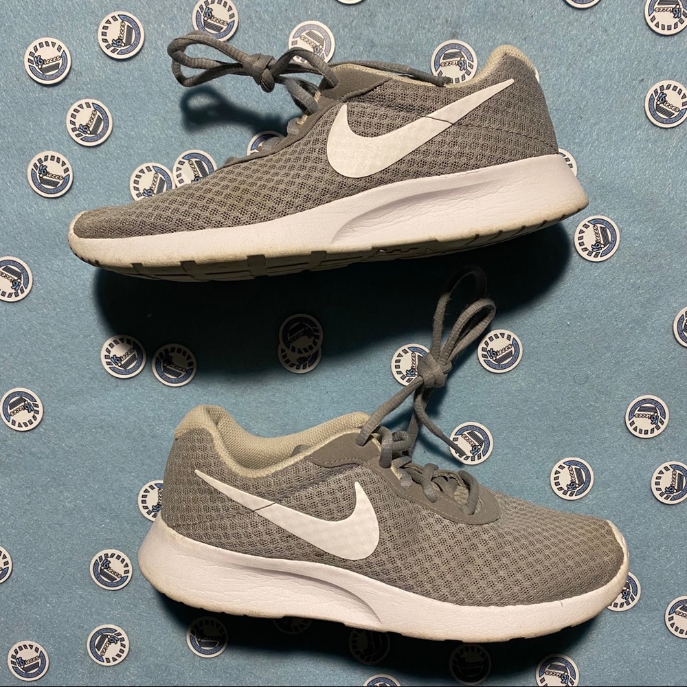 Nike Women's Lightweight Gray Mesh Running Shoes